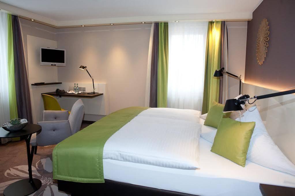 Hotel-Restaurant Arneggers Adler Tiefenbronn Eksteriør billede