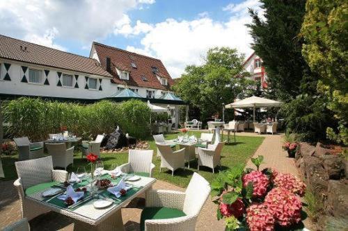 Hotel-Restaurant Arneggers Adler Tiefenbronn Eksteriør billede