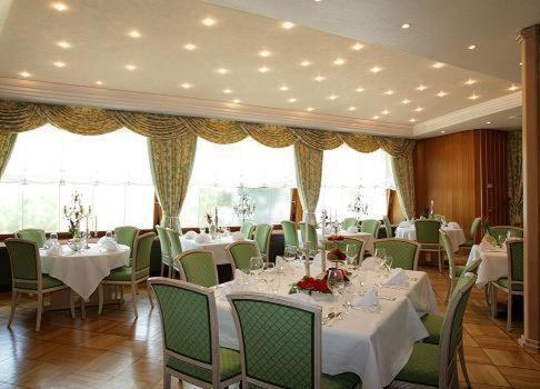 Hotel-Restaurant Arneggers Adler Tiefenbronn Eksteriør billede