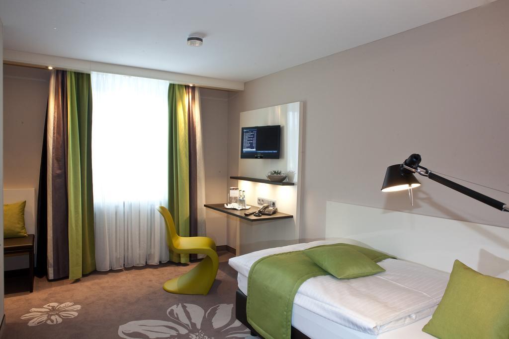 Hotel-Restaurant Arneggers Adler Tiefenbronn Eksteriør billede