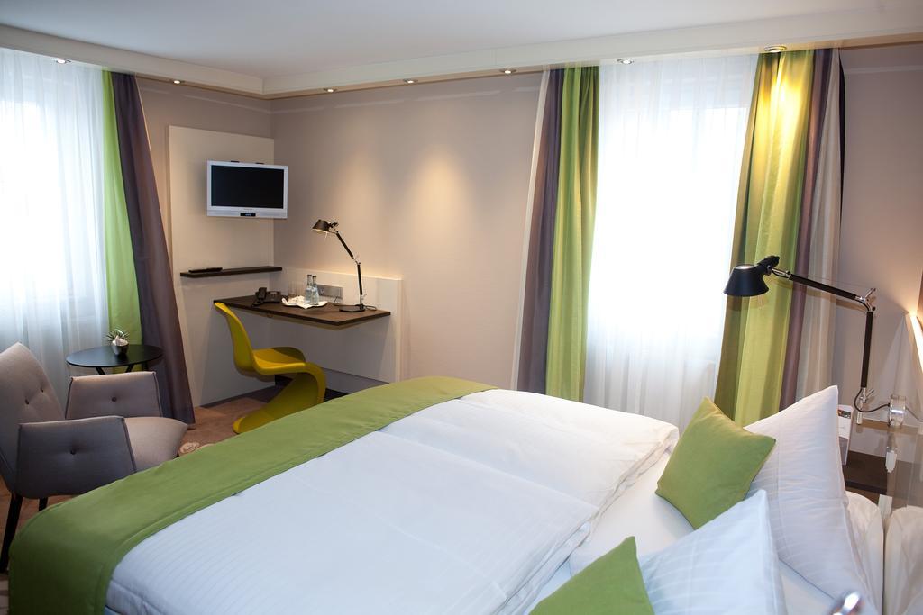 Hotel-Restaurant Arneggers Adler Tiefenbronn Eksteriør billede