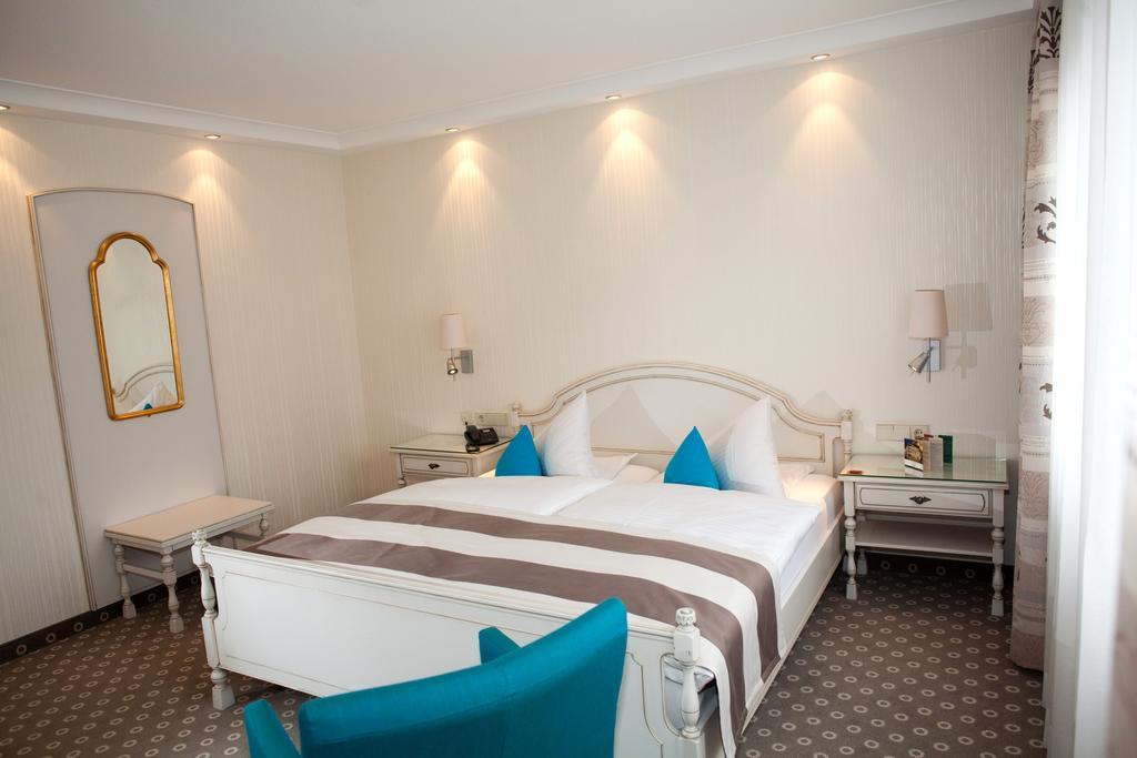 Hotel-Restaurant Arneggers Adler Tiefenbronn Eksteriør billede