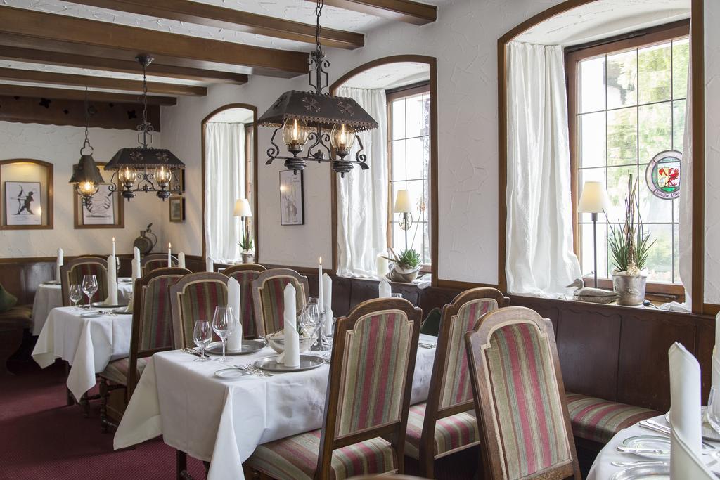 Hotel-Restaurant Arneggers Adler Tiefenbronn Eksteriør billede