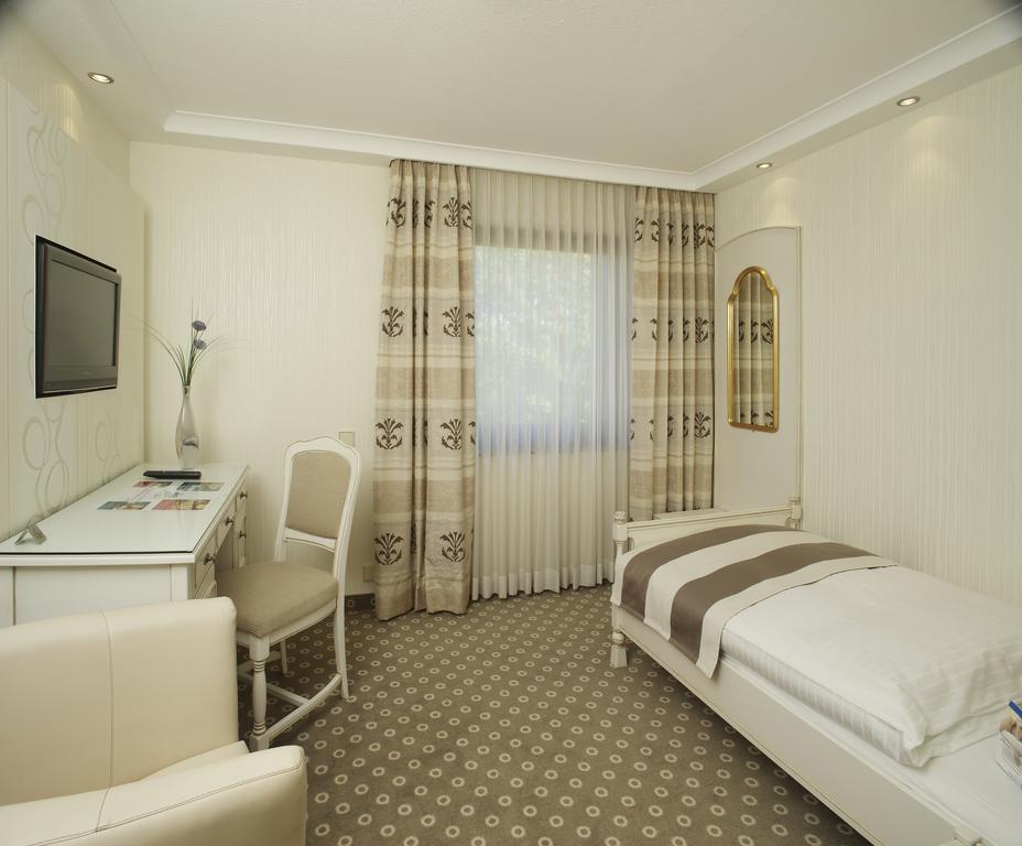 Hotel-Restaurant Arneggers Adler Tiefenbronn Eksteriør billede