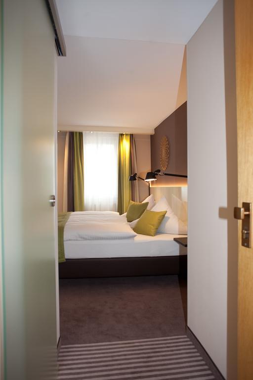 Hotel-Restaurant Arneggers Adler Tiefenbronn Eksteriør billede