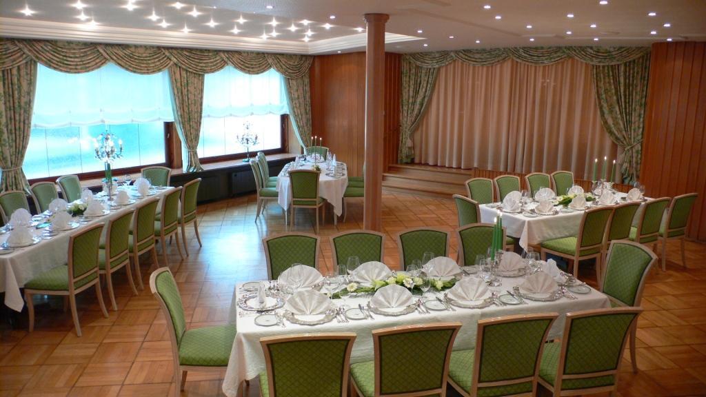 Hotel-Restaurant Arneggers Adler Tiefenbronn Eksteriør billede