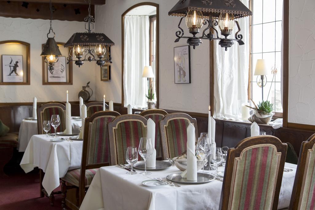 Hotel-Restaurant Arneggers Adler Tiefenbronn Eksteriør billede